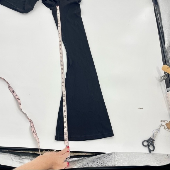 OFFLINE By Aerie Real Me High Waisted Crossover Rib
Super Flare Legging NWOT XS - Picture 6 of 10